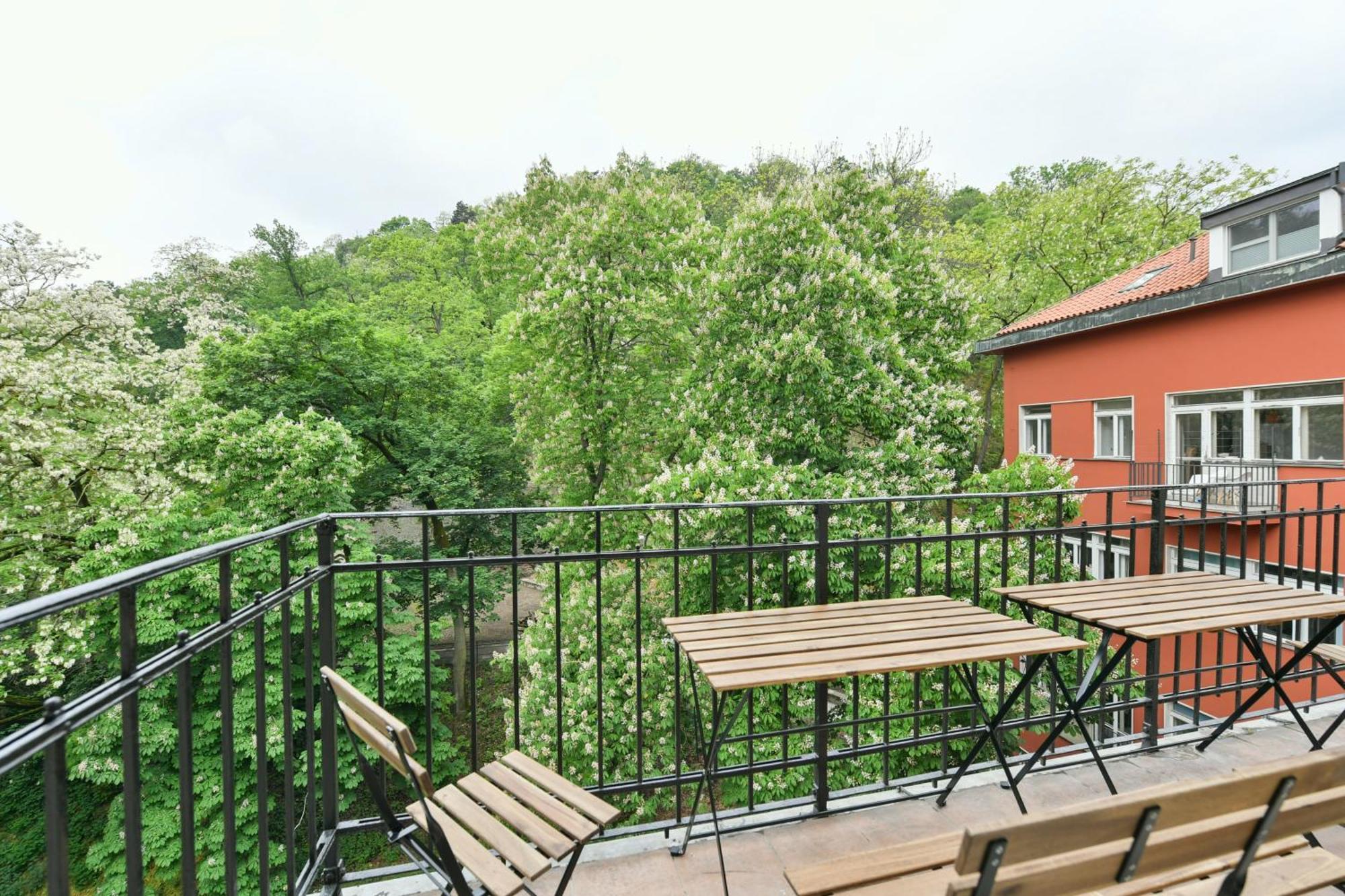 Wsp Petrin Garden Apartments Prag Exteriör bild